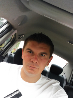 S�ndor, 37 �ves t�rskeres� f�rfi, Z�hony