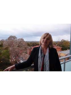 Madeleine, 63 �ves t�rskeres� n�, Ausztr�lia