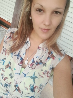 Brigitta, 28 �ves t�rskeres� n�, Ny�rb�tor