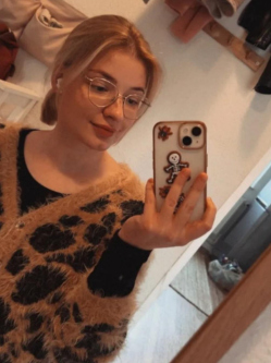 Gy�rgyi, 22 �ves t�rskeres� n�, Ny�regyh�za