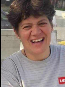 Ad�l, 56 �ves t�rskeres� n�, �jsz�sz