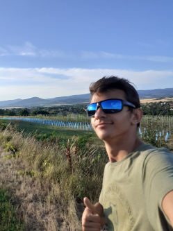 Erik, 20 �ves t�rskeres� f�rfi, G�d
