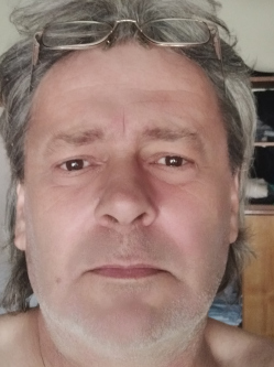 Peti, 50 �ves t�rskeres� f�rfi, J�szber�ny