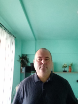 zsolt, 43 �ves t�rskeres� f�rfi, �rbotty�n