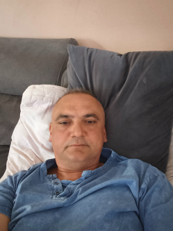 S�ndor, 44 �ves t�rskeres� f�rfi, G�rcs�ny