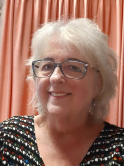 Kata, 66 �ves t�rskeres� n�, Kom�rom