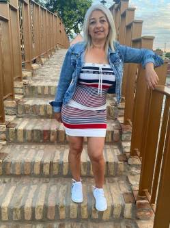Kata, 58 �ves t�rskeres� n�, Mak�