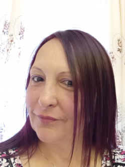 DINA, 54 �ves t�rskeres� n�, J�szber�ny