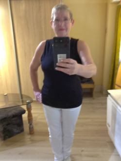 Leila, 60 �ves t�rskeres� n�, Orosh�za