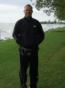 Zoli, 54 �ves t�rskeres� f�rfi, J�szber�ny