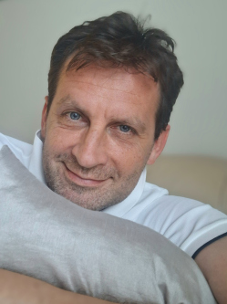 P�ter, 52 �ves t�rskeres� f�rfi, Veszpr�m