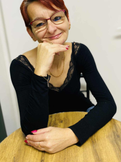 Andrea, 46 �ves t�rskeres� n�, Sz�l�sgy�r�k