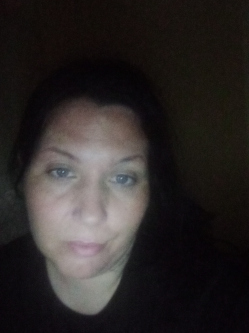 Kati, 41 �ves t�rskeres� n�, �pusztaszer