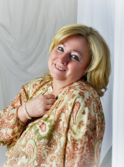 Szilvia, 56 �ves t�rskeres� n�, V�c