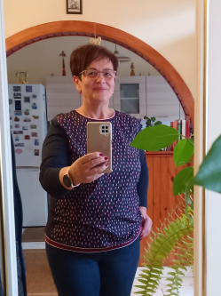 �gnes, 63 �ves t�rskeres� n�, Kisv�rda