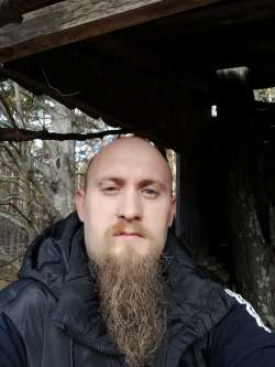 Attila, 42 �ves �regcsert�i t�rskeres� f�rfi
