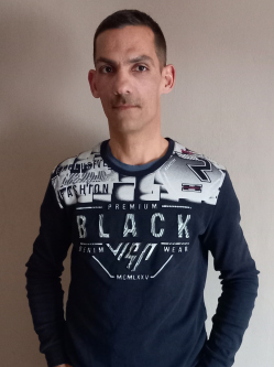 Gerg�, 36 �ves t�rskeres� f�rfi, V�s�rosnam�ny