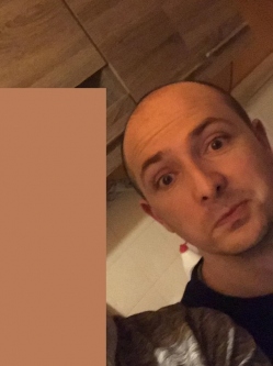 Tam�s, 43 �ves t�rskeres� f�rfi, M�lyk�t