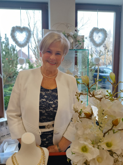 Gizella, 75 �ves t�rskeres� n�, Tiszaf�red
