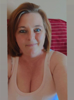 Anita, 47 �ves t�rskeres� n�, �jdombr�d