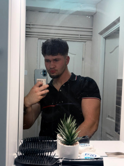 Benj�min, 19 �ves t�rskeres� f�rfi, Tolna