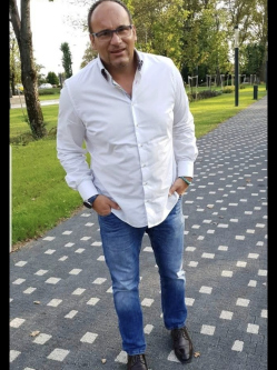 Tamas, 44 �ves t�rskeres� f�rfi, Velence