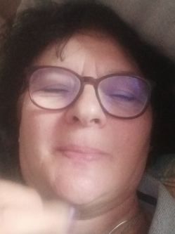Anna, 64 �ves t�rskeres� n�, �zd