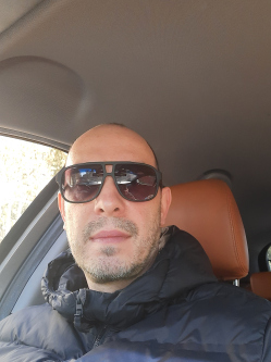 L�szl�, 47 �ves t�rskeres� f�rfi, Dunakeszi