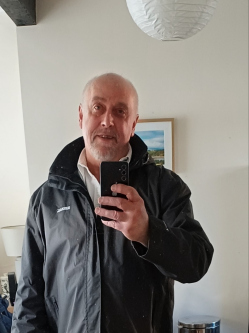 J�zsi, 59 �ves t�rskeres� f�rfi, West Yorkshire