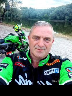 Miki, 55 �ves t�rskeres� f�rfi, Koz�rmisleny