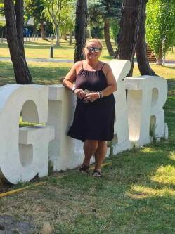 Ibolya, 57 �ves t�rskeres� n�, Fels�pakony