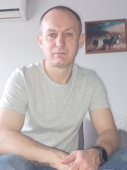 Andr�s, 46 �ves t�rskeres� f�rfi, Gy�r