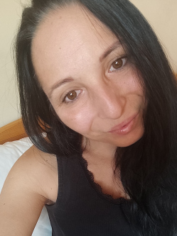 Adrienn, 44 �ves t�rskeres� n�, Hegyk�