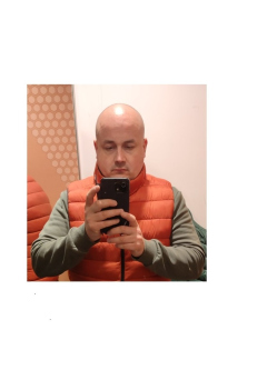 Tomi, 40 �ves t�rskeres� f�rfi, Gyula