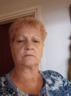 Dora, 63 �ves t�rskeres� n�, Mez�zombor