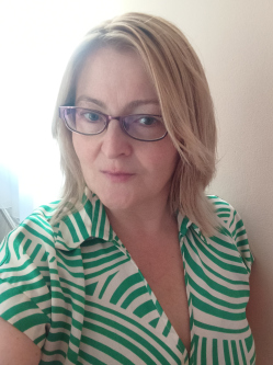 Anita, 54 �ves t�rskeres� n�, Kartal