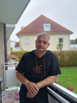 Istv�n, 56 �ves t�rskeres� f�rfi, Kisv�rda
