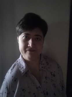 Agi, 31 �ves t�rskeres� n�, Mak�