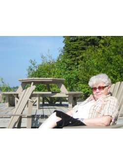 Kathy, 75 �ves t�rskeres� n�, �szak-Amerika (Kanada)