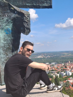 Tivadar, 51 �ves t�rskeres� f�rfi, Szigetv�r