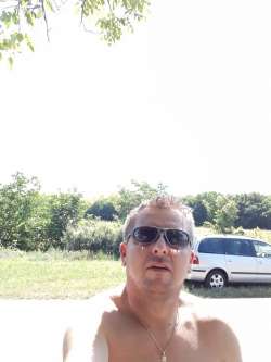P�ter, 49 �ves t�rskeres� f�rfi, Moh�cs