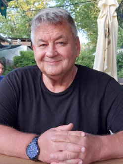 Gyula, 62 �ves t�rskeres� f�rfi, Tatab�nya