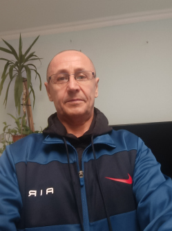 ATI, 61 �ves t�rskeres� f�rfi, K�telek