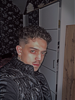 Ren�t�, 23 �ves t�rskeres� f�rfi, Eger