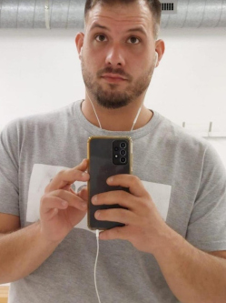 K�roly, 35 �ves t�rskeres� f�rfi, Veszpr�m