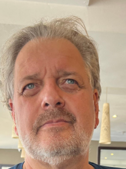 Bal�zs, 64 �ves t�rskeres� f�rfi, Buda�rs