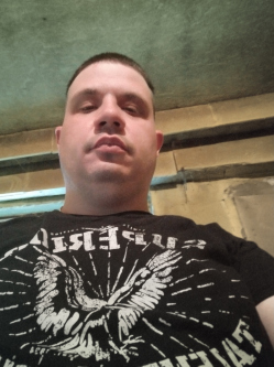 J�nos, 29 �ves t�rskeres� f�rfi, Ajka