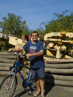 Andr�s, 64 �ves t�rskeres� f�rfi, Sz�rliget