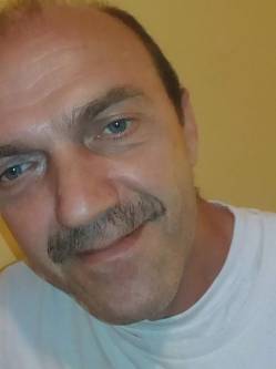 Karesz, 59 �ves t�rskeres� f�rfi, Szolnok