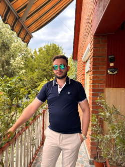 Roland, 25 �ves t�rskeres� f�rfi, Pell�rd